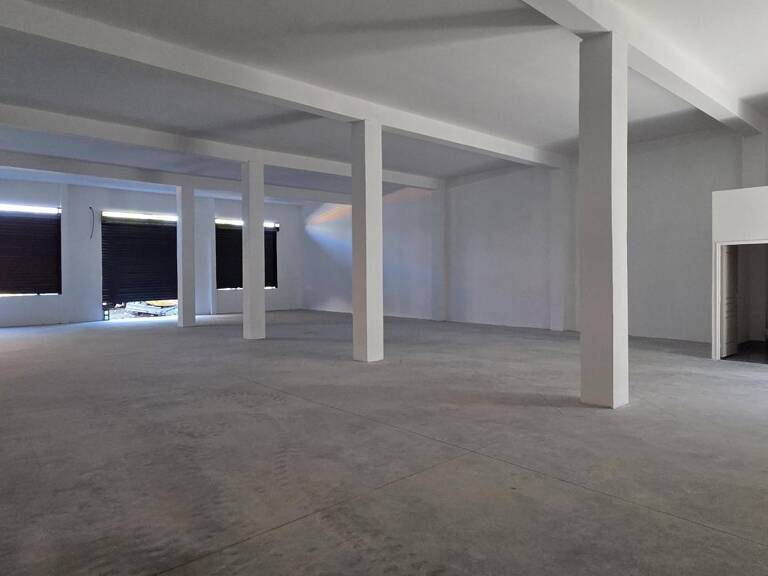 A LOUER LOCAL 300M² ST SUZANNE — photo 1