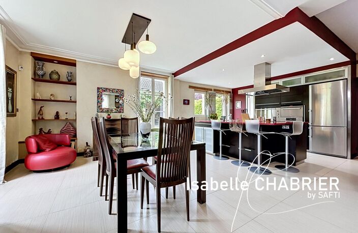 LA FLECHE, MAISON FAMILIALE AVEC PISCINE — photo 3