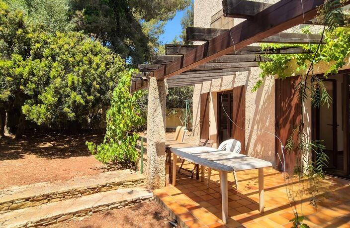 LA SEYNE SUR MER / FABREGAS, à 200 m de la plage - Maison 4 chambres de 126 m2 sur un terrain de 608 m2 avec piscine — photo 3