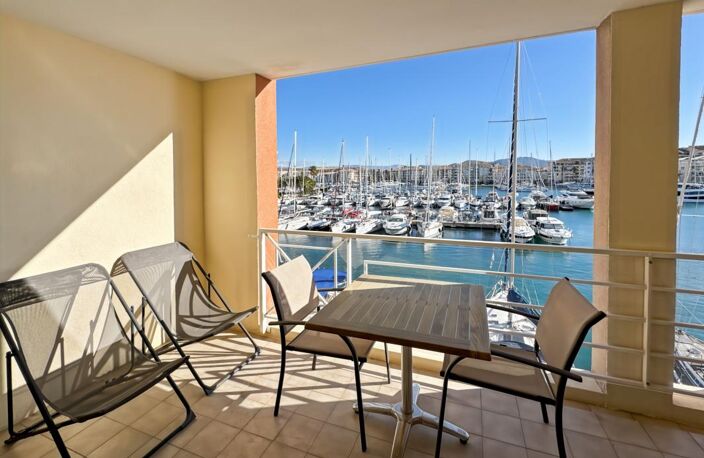 Pleine vue port de ce grand studio de 30 m2 + parking privatif en sous sol — photo 2