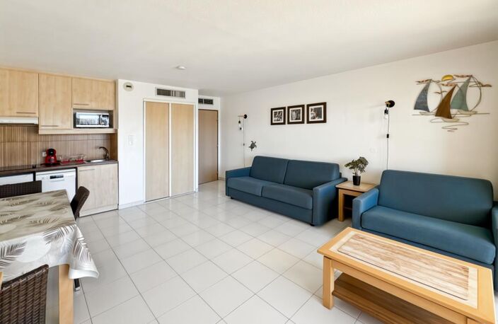 Pleine vue port de ce grand studio de 30 m2 + parking privatif en sous sol — photo 3