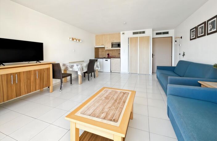Pleine vue port de ce grand studio de 30 m2 + parking privatif en sous sol — photo 4