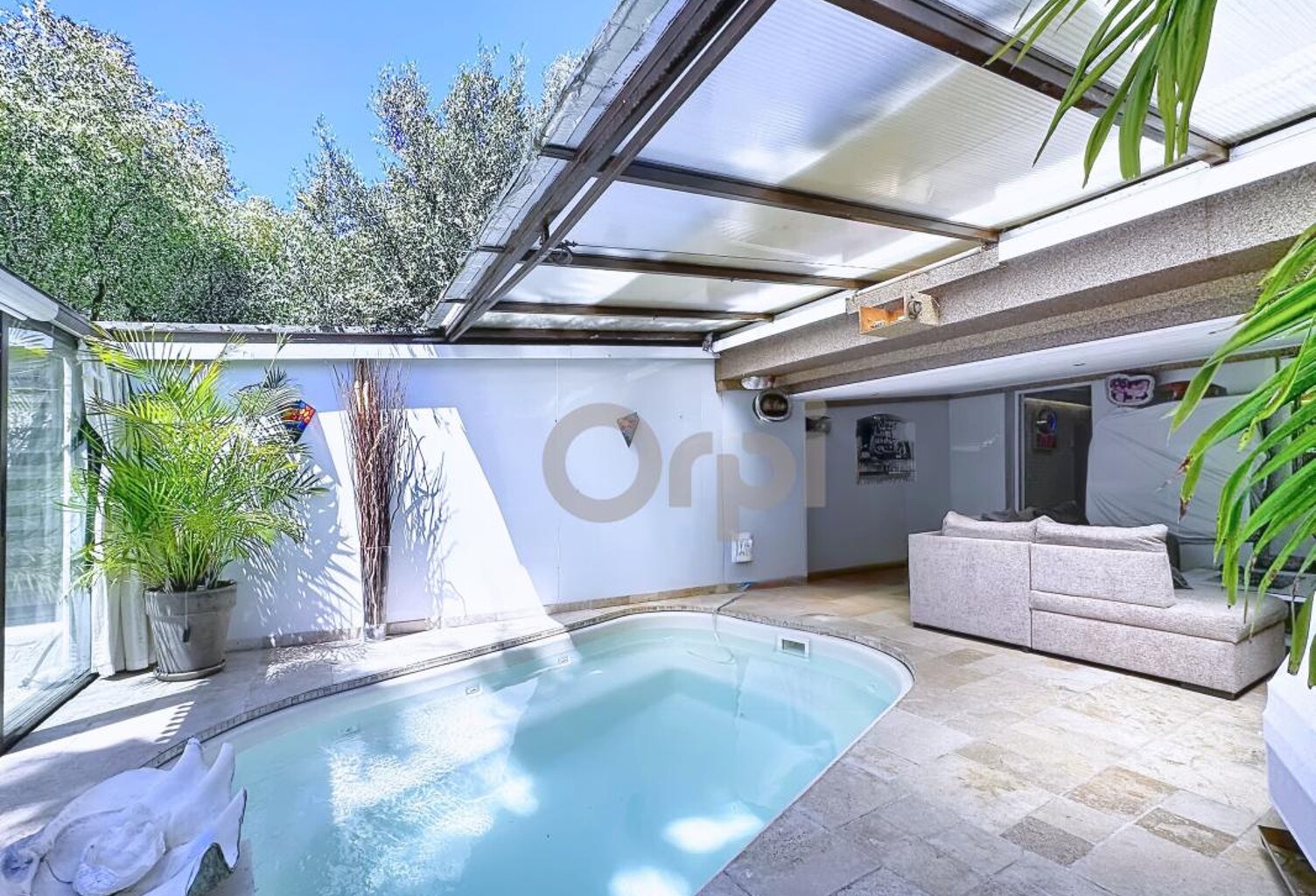 Rare à Puget sur Argens maison sur 4 niveaux avec piscine intérieur — photo 1