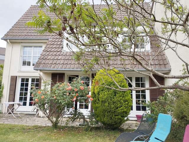 Maison Breuillet 6 pièce(s) 144 m2 — photo du bien