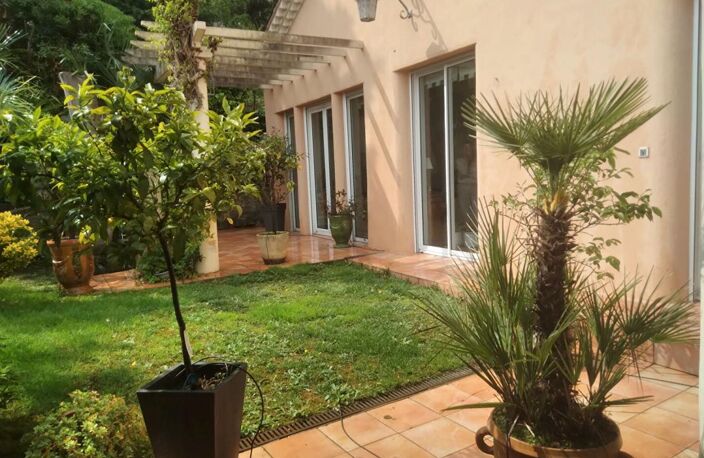 MAISON 6 PIECES AVEC EXTERIEURS - ALES PROX. CENTRE VILLE — photo 2
