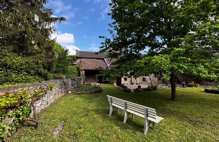 Maison en pierre,  Uchizy, 152 m2 avec beau terrain arboré et dépendances — photo 3