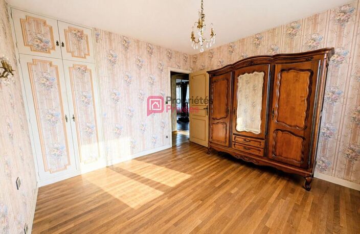 Maison familiale avec balcon, jardin et fort potentiel  À rénover — photo 3