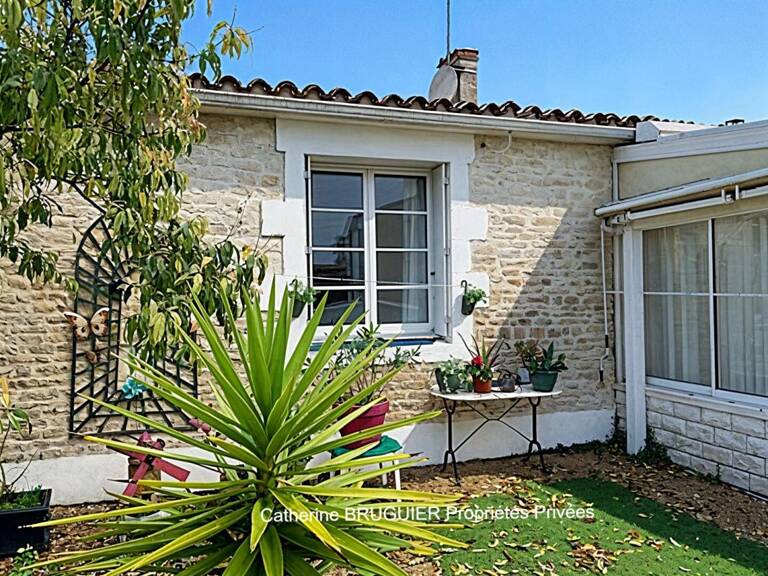 Charmante maison en pierre de plain pied centre village 83 m2 avec garage — photo 1