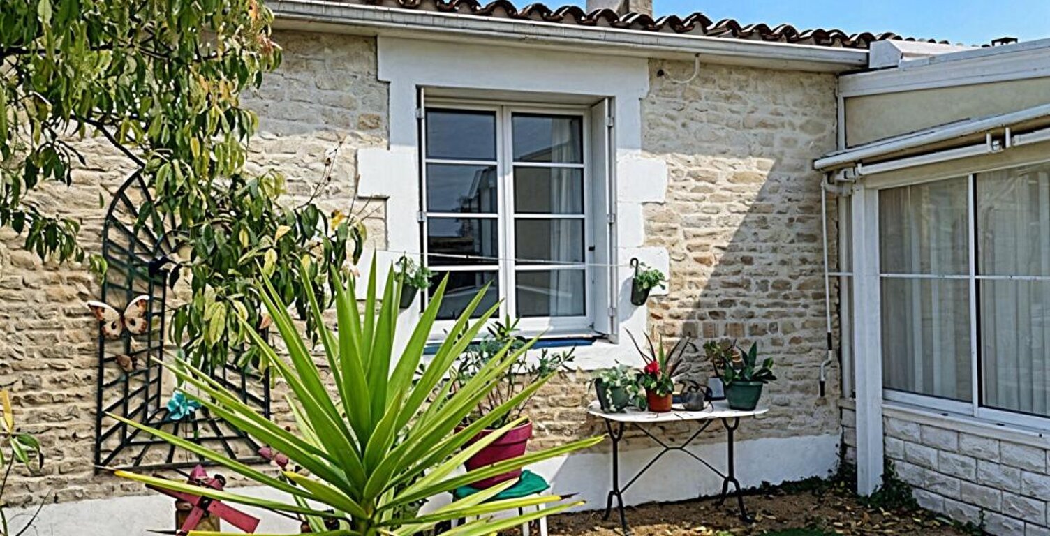 Charmante maison en pierre de plain pied centre village 83 m2 avec garage — photo 1
