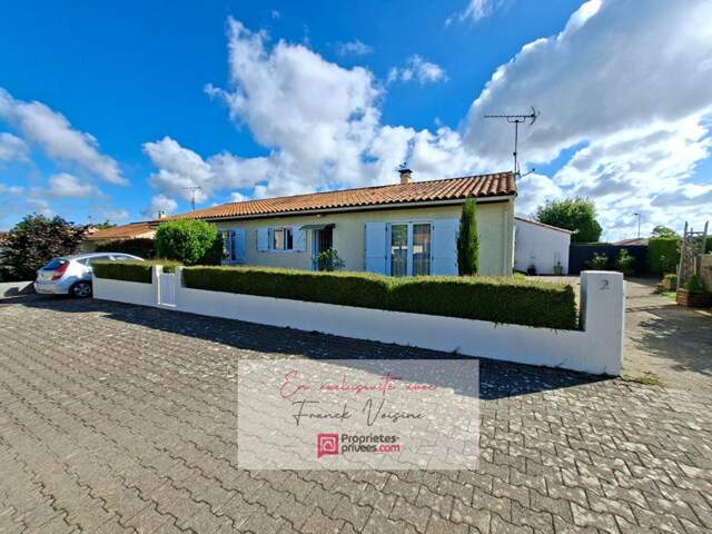 A VENDRE en Exclusivité aux Herbiers, maison plain-pied de 91 m2 avec 3 chambres et 1 bureau ou chambre sur une parcelle de 436 m2 — photo du bien