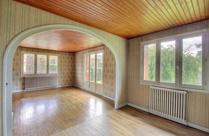Entre Saint Pal de Mons et Saint Romain Lachalm 43620 ensemble immobilier 700m² de bâtiments dont une maison d'habitation sur 1 hectare de terrain constructible — photo 4
