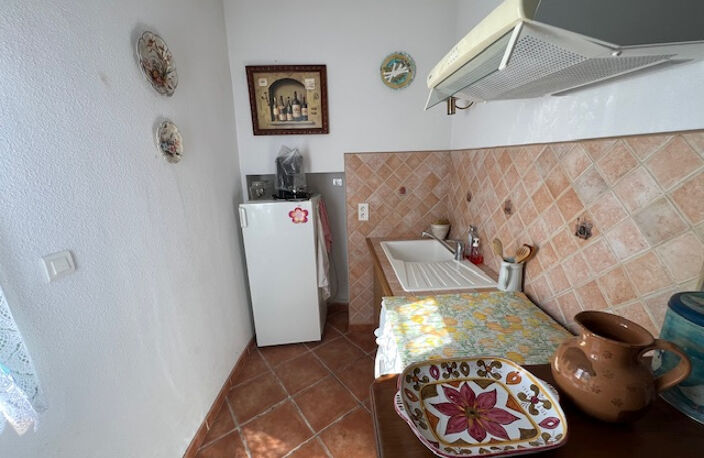 MAISON DE VILLAGE EN PIERRE AVEC GARAGE, 2 COURS ET GRENIER — photo 3