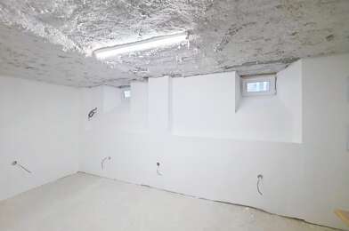 Garage  82000 €