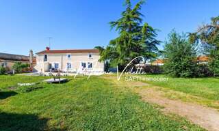 Maison 9 Pièces 222 m² à vendre à Les Magnils-Reigniers (85400)