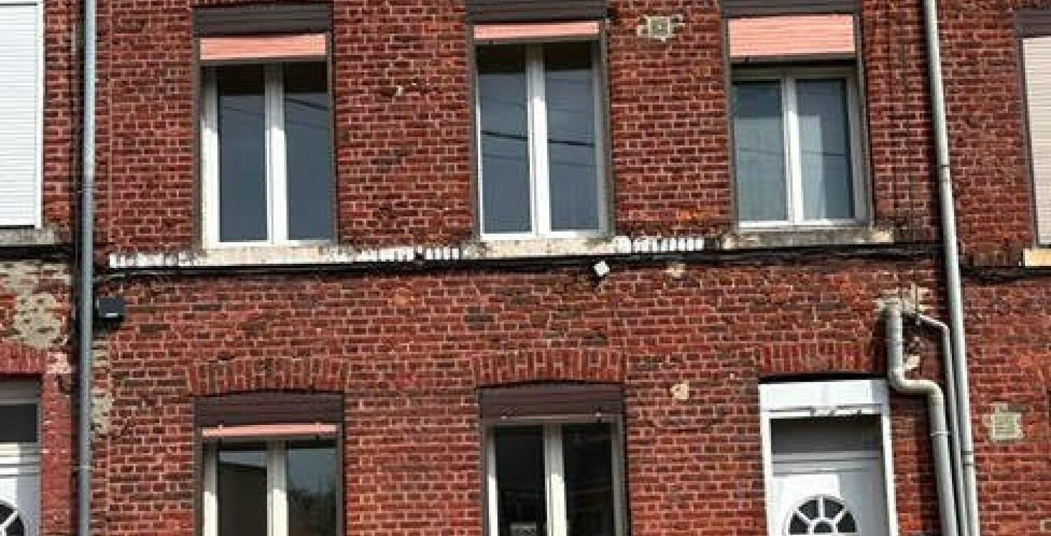 Idéalement située à Le Cateau-Cambrésis, à proximité immédiate des écoles, commerces et commodités. — photo 1