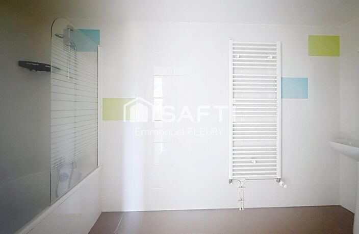 T3 lumineux de 62m² - Recteur Schmitt (Tram 2) + Parking — photo 5