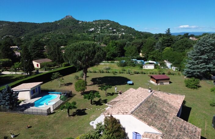 Maison avec piscine 3500m² de jardin — photo 2