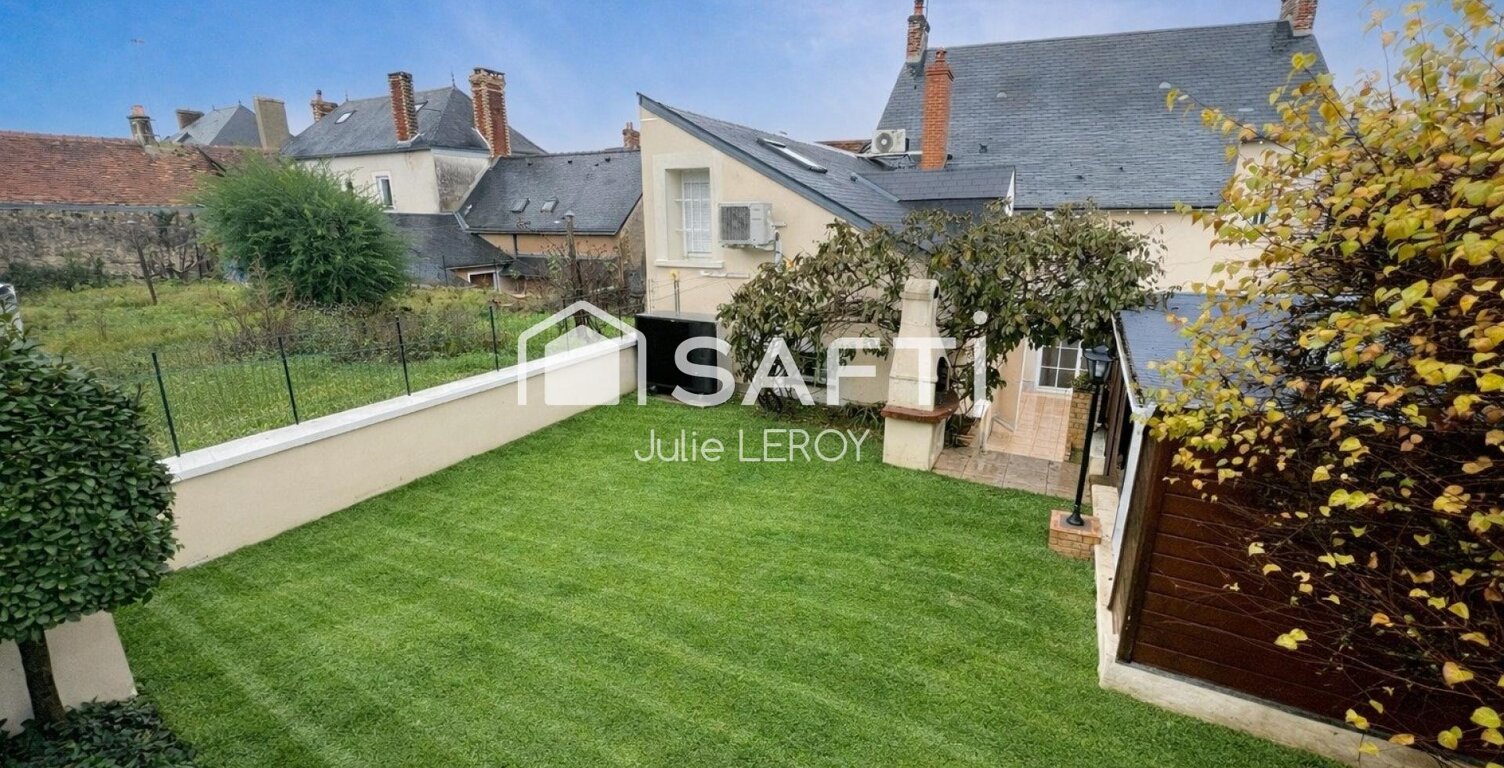 Elégante maison de bourg, située à COULANS SUR GEE — photo 1