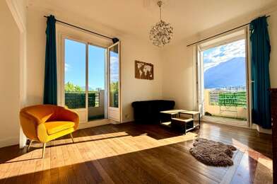 Appartement 2 pièces 710 €