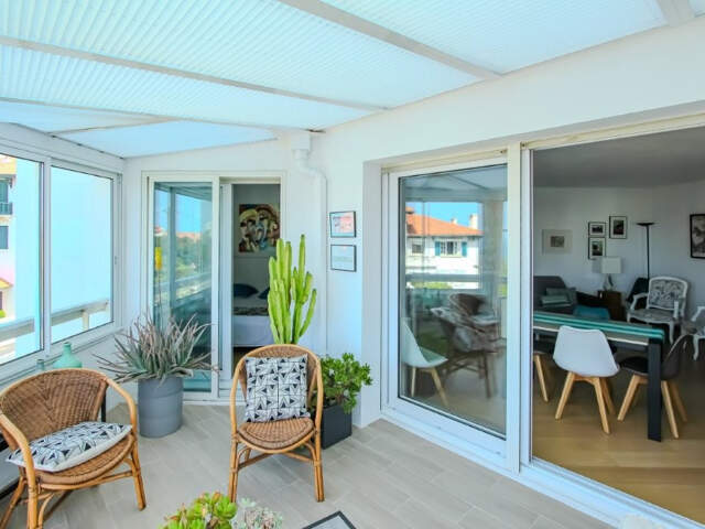 ANGLET - LIMITE BIARRITZ  - VUE OCEAN PROCHE A PIED DES PLAGES DE LA CHAMBRE D'AMOUR, DU GOLF ET DU PHARE DE BIARRITZ - APPARTEMENT - T2 TERRASSE FERMEE -  GARAGE — photo du bien