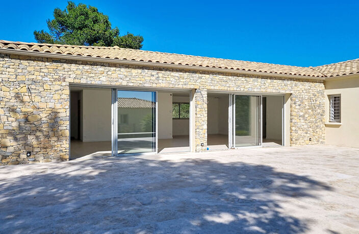 NÎMES - PETIT VÉDELIN - VILLA CONTEMPORAINE NEUVE DE PLAIN-PIED AVEC PISCINE — photo 3