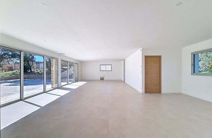 NÎMES - PETIT VÉDELIN - VILLA CONTEMPORAINE NEUVE DE PLAIN-PIED AVEC PISCINE — photo 5