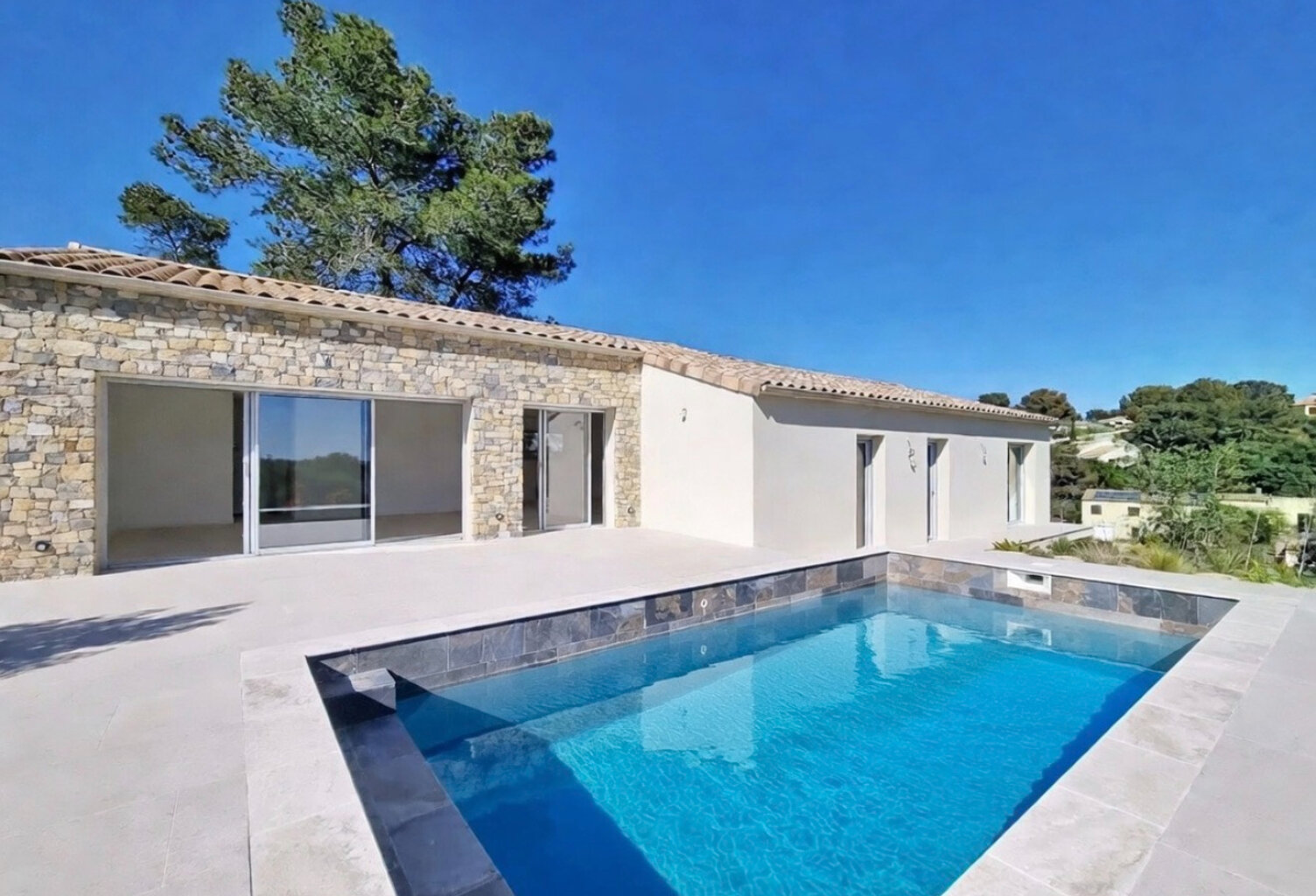NÎMES - PETIT VÉDELIN - VILLA CONTEMPORAINE NEUVE AVEC PISCINE — photo 1