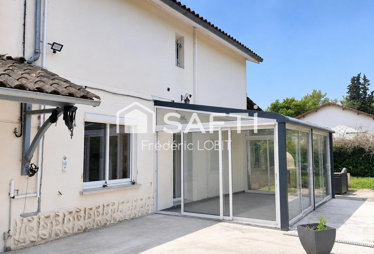 belle maison situé sur la commune de Les peintures avec une superficie de 136 m2 sur un terrain de 3818 m2 avec des dépendances — photo 1