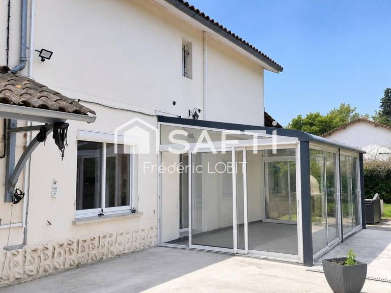belle maison situé sur la commune de Les peintures avec une superficie de 136 m2 sur un terrain de 3818 m2 avec des dépendances — photo 1