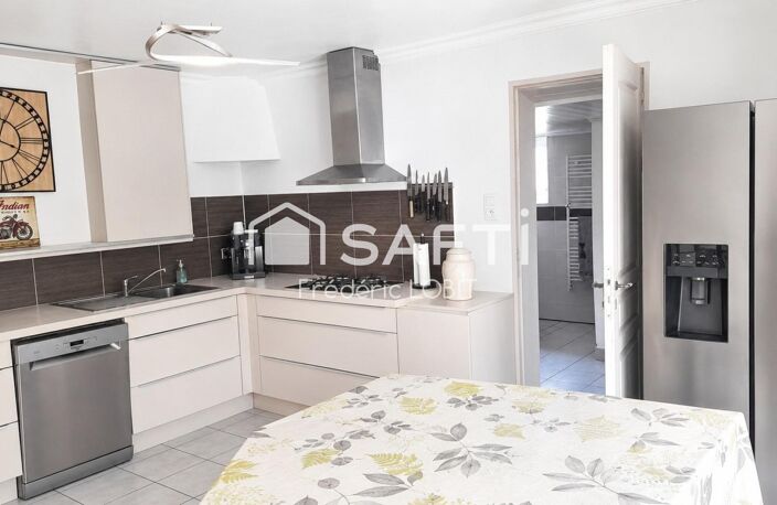 belle maison situé sur la commune de Les peintures avec une superficie de 136 m2 sur un terrain de 3818 m2 avec des dépendances — photo 4
