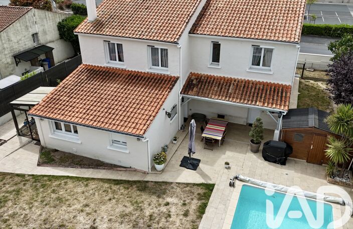 Vente Maison/villa 8 pièces — photo 2