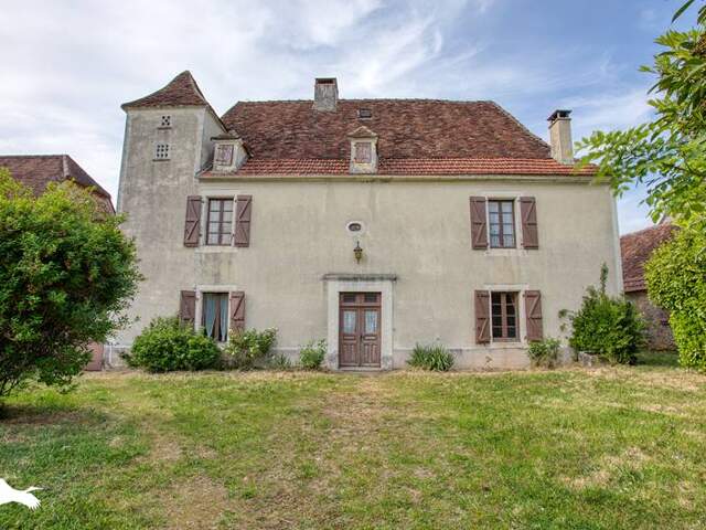 Maison en pierre de 6 pièces principales — photo du bien