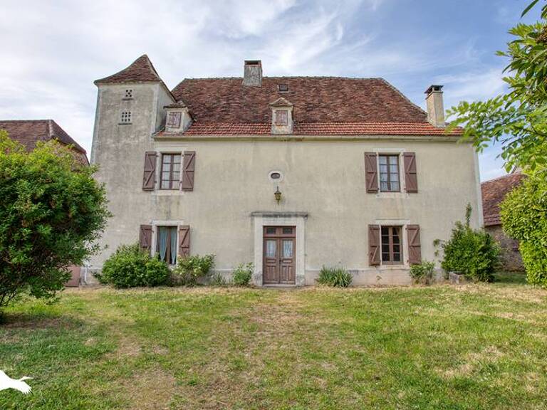 Maison en pierre de 6 pièces principales — photo 1
