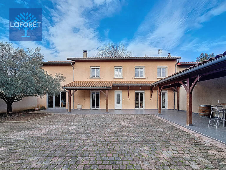 Maison de 181 m2 avec dépendances sur une parcelle de 955 m2 — photo 1