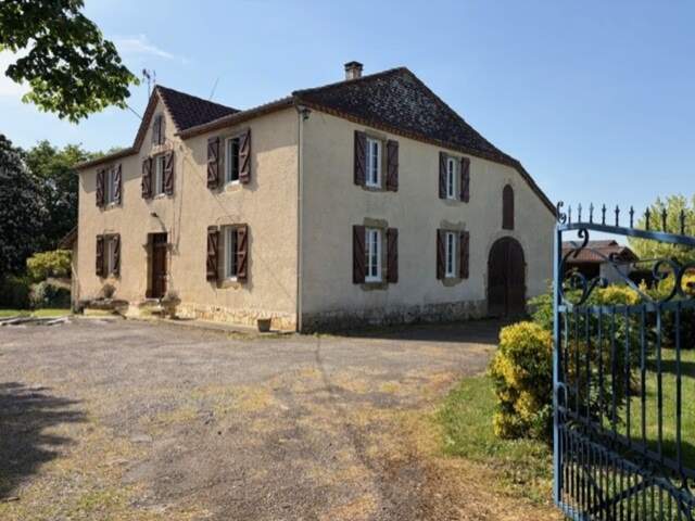 PLAISANCE du Gers (32) proche, BELLE PROPRIETE RURALE, 5 chambres, dépendances, CALME, sans vis à vis, terrain environ 4000m2 environ — photo du bien