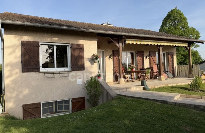 Maison familiale avec grand sous-sol, jardin arboré et vue dégagée – Proche Pont-de-Vaux — photo 2