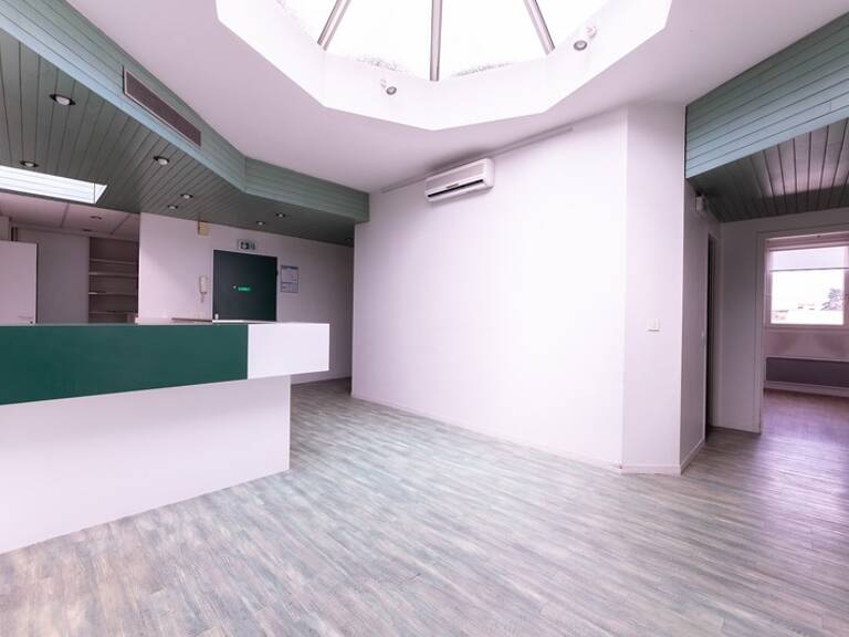 PAU (64) - Place de Verdun - À VENDRE - Bureaux de 235m2 — photo 1