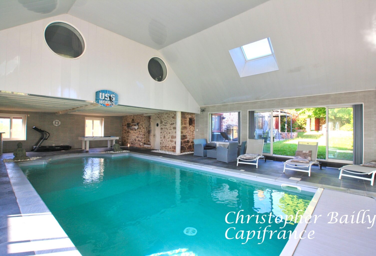 COUP DE COEUR : longère rénovée, avec piscine intérieure — photo 1