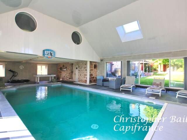 COUP DE COEUR : longère rénovée, avec piscine intérieure — photo du bien