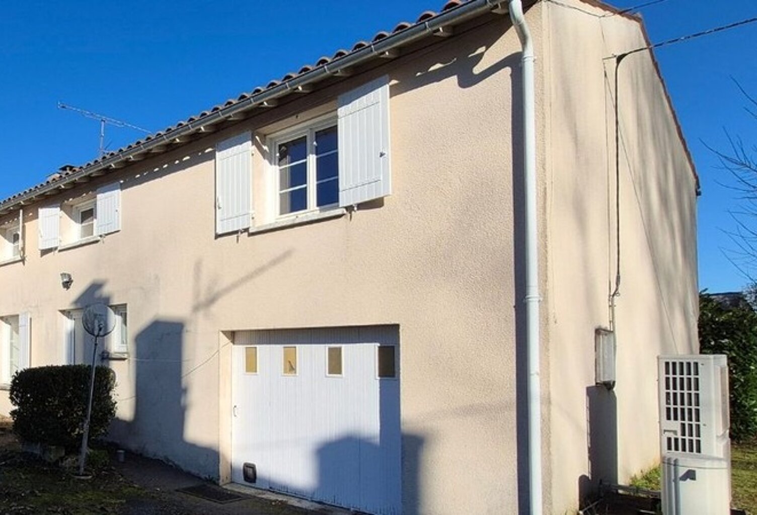 Maison familiale au calme – Saint-Savinien – 3 chambres, bureau, garage et terrain — photo 1