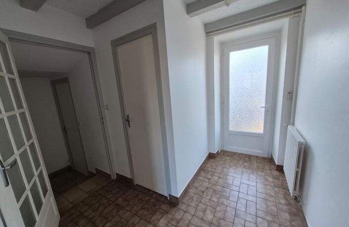 Maison familiale au calme – Saint-Savinien – 3 chambres, bureau, garage et terrain — photo 3