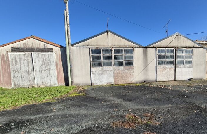 Vaste entrepôt d’environ 260 m² avec garage attenant et terrain – Saint-Savinien 17350 — photo 2