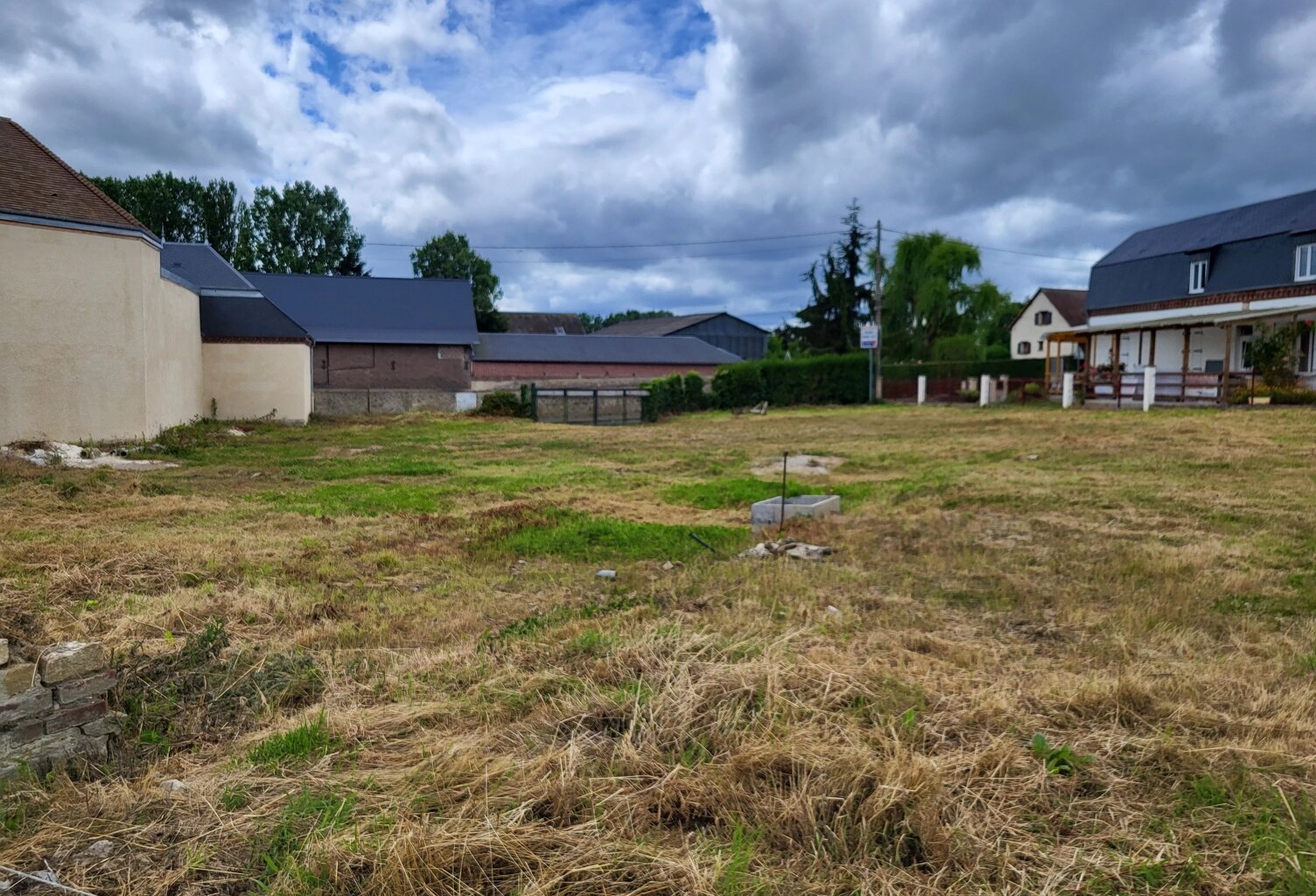 FAIRE OFFRE ! TERRAIN À BÂTIR DE 1 124 M² — photo 1