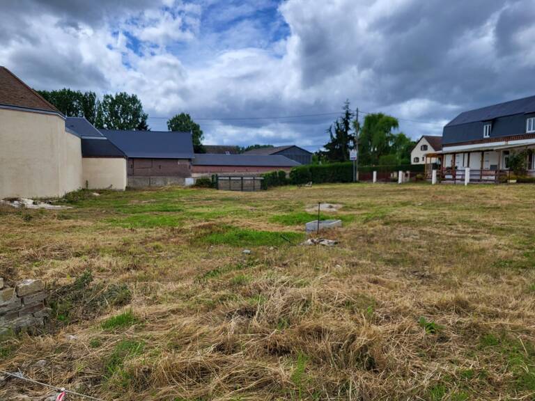FAIRE OFFRE ! TERRAIN À BÂTIR DE 1 124 M² — photo 1
