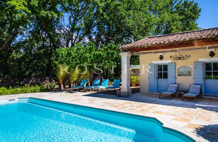 Gordes — Propriété de charme dans un écrin de nature préservée e — photo 2