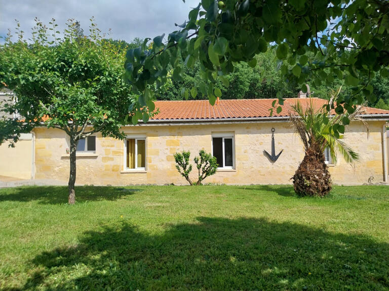 Maison en pierre avec jardin — photo 1