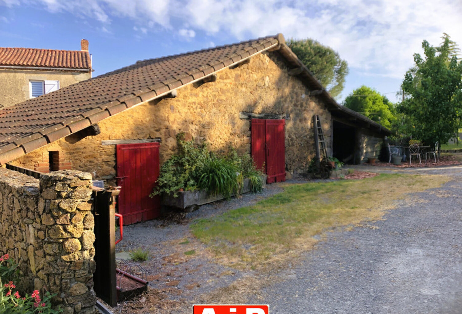 Vente maison 7 pièces 200 m² Pouzauges (85700) — photo 1