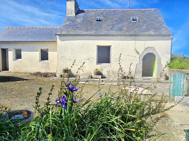 EXCLUSIVITÉ - CHARMANTE MAISON À RÉNOVER À PRAT - 2 CHAMBRES — photo 1
