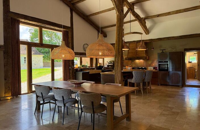 Un domaine d'exception en Dordogne avec trois maisons de caractère et deux granges — photo 3