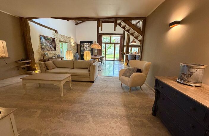 Un domaine d'exception en Dordogne avec trois maisons de caractère et deux granges — photo 5